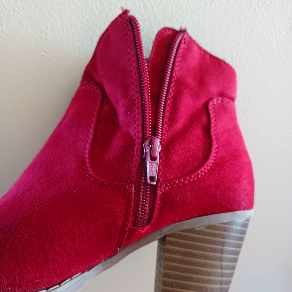 Old Navy Faux Suede Blok Heel Burnt Red Booties Zs.6 - Picture 6 of 10